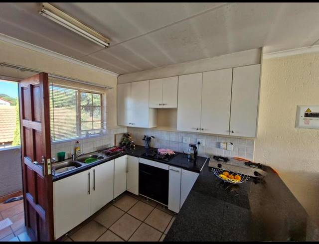 2 BEDROOM APARTMENT FOR SALE IN HEUWELSIG ESTATE